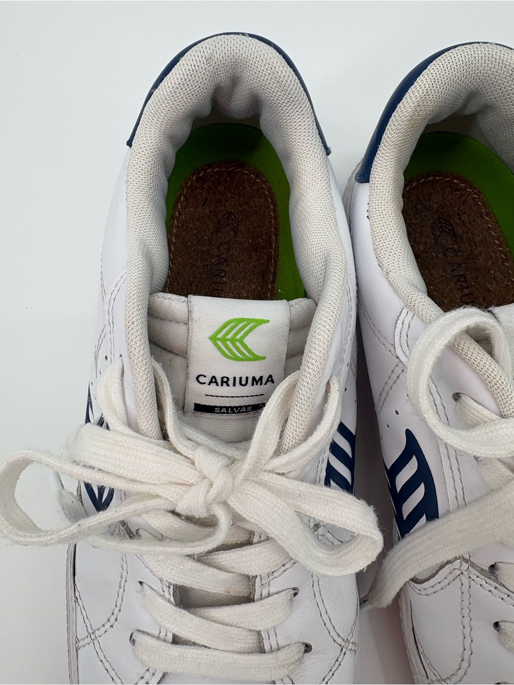 Cariuma Salvas White Leather Sneakers Blue Logo Unisex Women’s 7 Men’s 5.5 - Picture 15 of 15